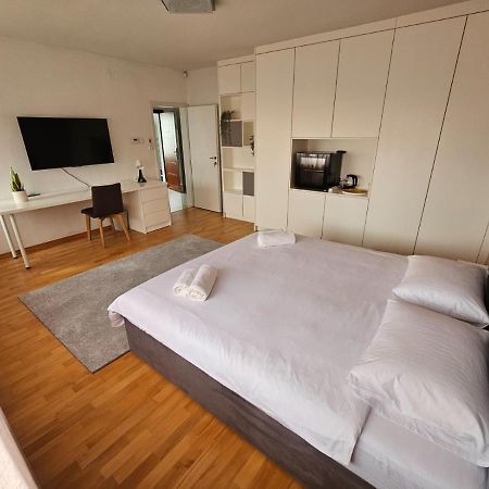Comfort Rooms Remiza - Free Private Parking - Self Check-In Zagreb Exterior photo