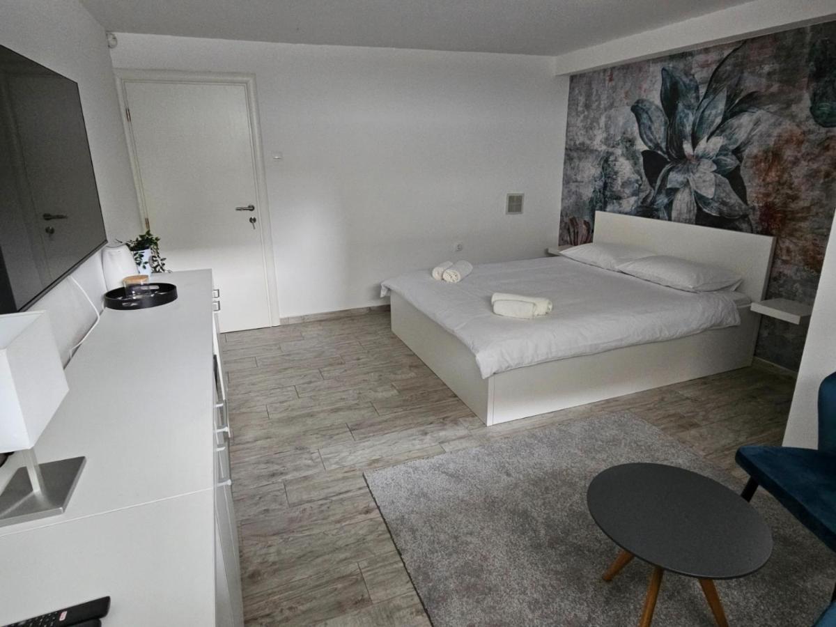 Comfort Rooms Remiza - Free Private Parking - Self Check-In Zagreb Exterior photo