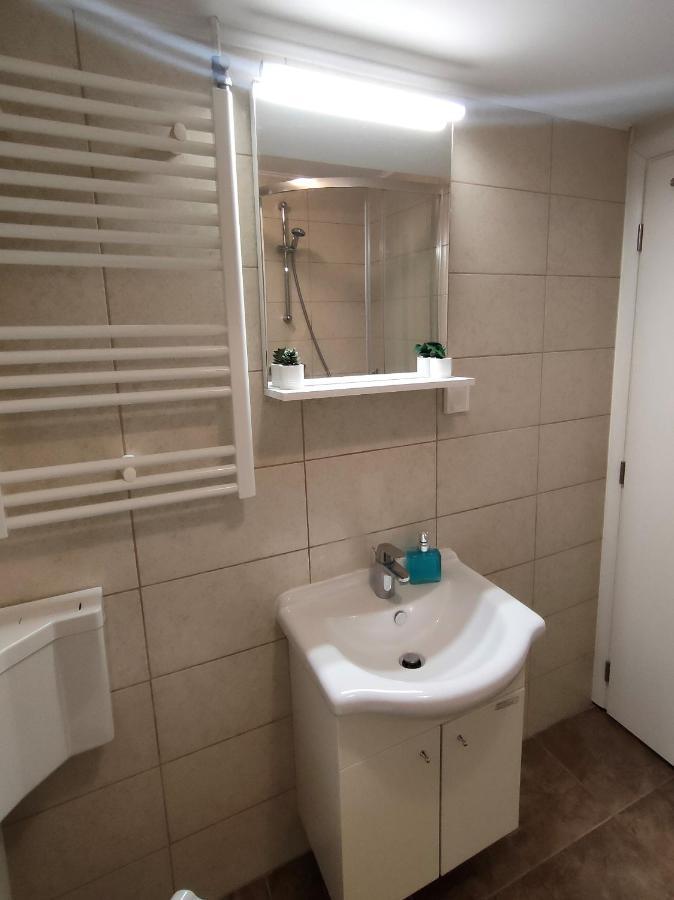 Comfort Rooms Remiza - Free Private Parking - Self Check-In Zagreb Exterior photo