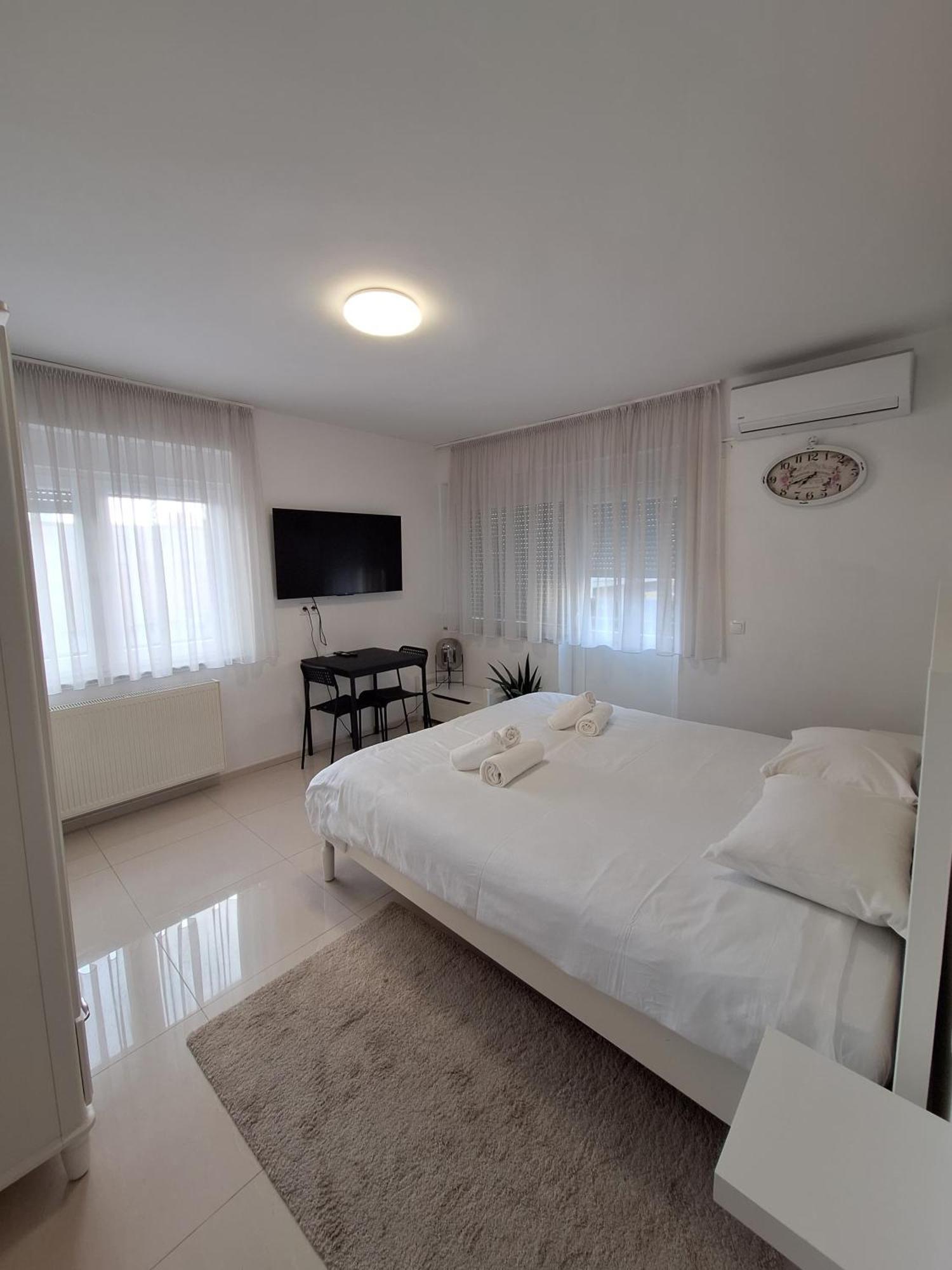 Comfort Rooms Remiza - Free Private Parking - Self Check-In Zagreb Exterior photo