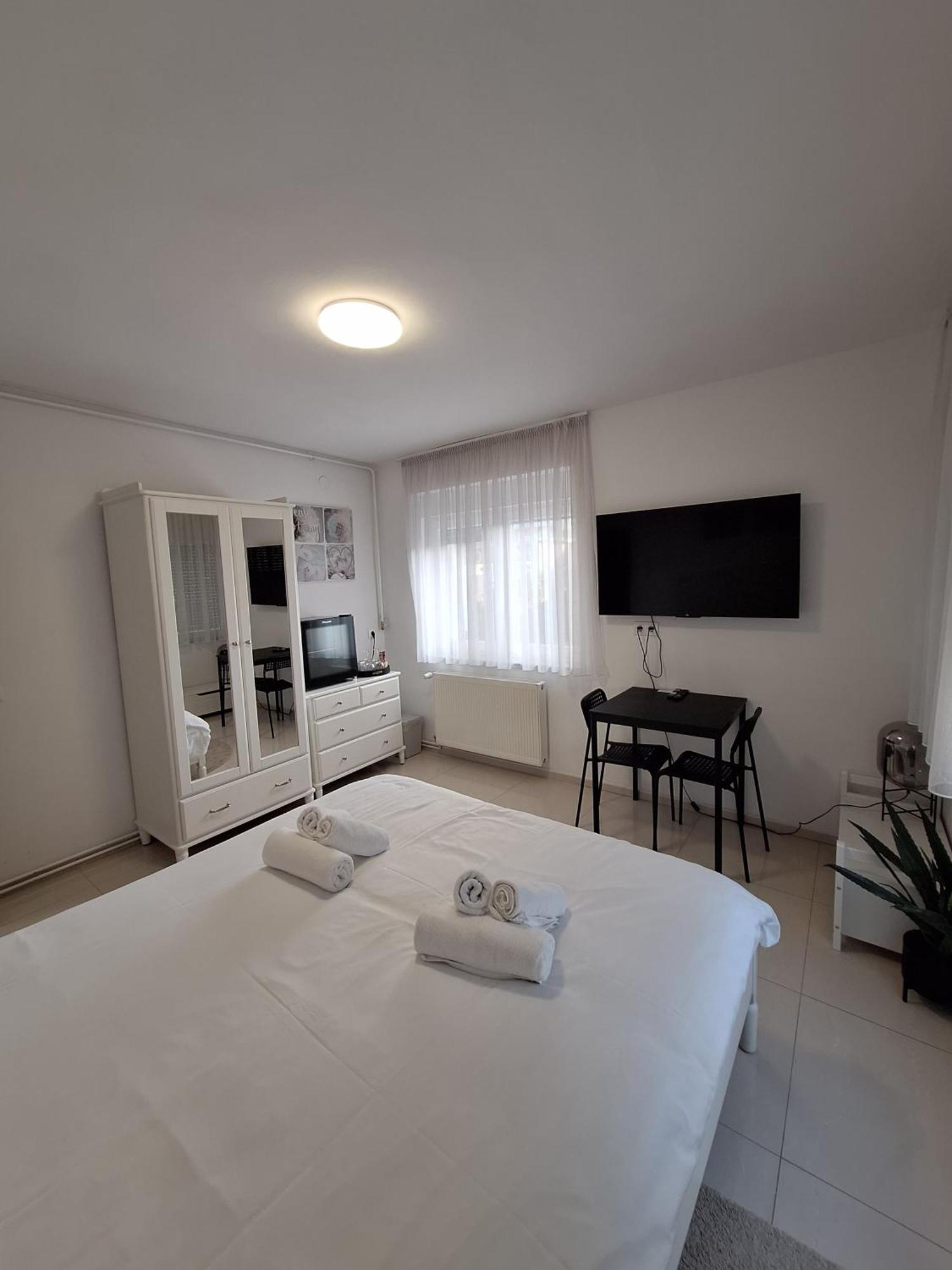 Comfort Rooms Remiza - Free Private Parking - Self Check-In Zagreb Exterior photo